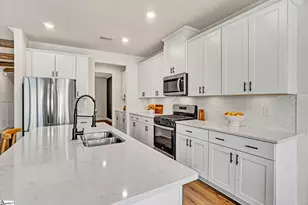 404 Roderick Ln, Greenville, SC 29605 - Photo 14