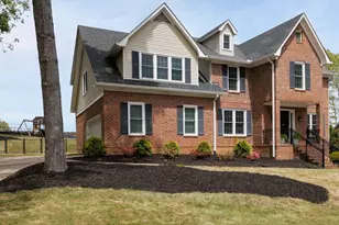 219 E Thistle Ln, Greenville, SC 29615 - Photo 2