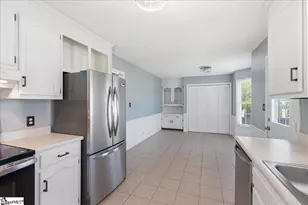 207 E Celestial Dr, Greer, SC 29651 - Photo 4