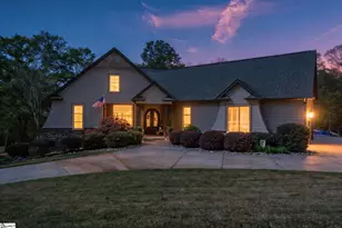 1602 Cross Creek Dr, Seneca, SC 29678 - Photo 2