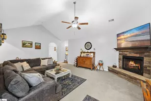 637 Ivywood Pl, Boiling Springs, SC 29316 - Photo 4