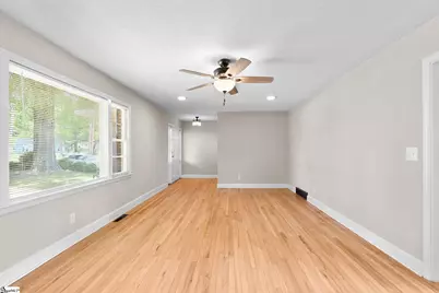 607 W Farley Avenue, Laurens, SC 29360 - Photo 8