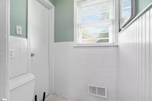 607 W Farley Ave, Laurens, SC 29360 - Photo 24