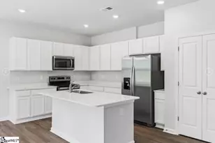 111 Leacock Dr, Fountain Inn, SC 29644 - Photo 2