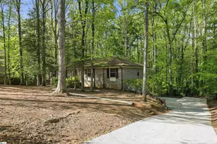 122 Bellview Dr, Taylors, SC 29687 - Photo 2