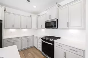 1504 Shallons Ct, Spartanburg, SC 29301 - Photo 8
