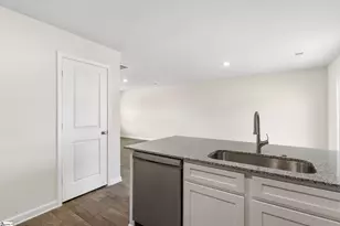 200 Blackwood St, Greenville, SC 29611 - Photo 6