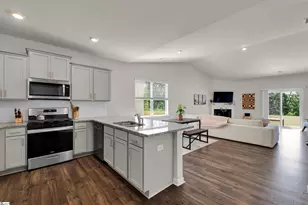 76 Oak Edge Ln, Greer, SC 29651 - Photo 2