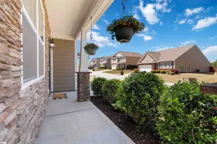 1010 Louvale Ct, Simpsonville, SC 29681 - Photo 4