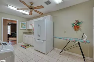 300 Crestview Ln, Spartanburg, SC 29301 - Photo 14