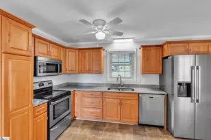 4 Dickens Ln, Taylors, SC 29687 - Photo 6