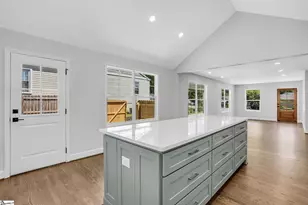 24 Farmington Rd, Greenville, SC 29605 - Photo 8