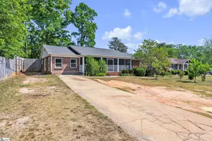 2601 E Lee Rd, Taylors, SC 29687 - Photo 2