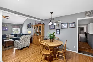 137 S Manley Dr, Taylors, SC 29687 - Photo 8
