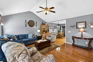 137 S Manley Dr, Taylors, SC 29687 - Photo 4
