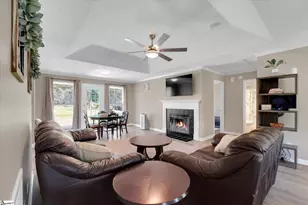 302 Foxfire Dr, Simpsonville, SC 29680 - Photo 2