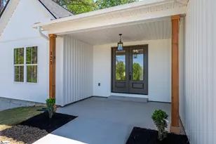 323 Wall St, Campobello, SC 29322 - Photo 6