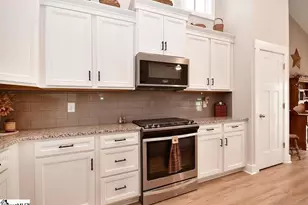 105 Foxbank Cir, Greer, SC 29651 - Photo 4