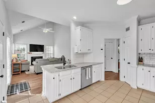417 Roberts Rd, Taylors, SC 29687 - Photo 8