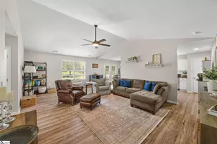 4 Richmond Dr, Greenville, SC 29617 - Photo 2