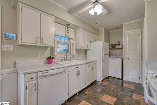 137 Whittier Pl, Spartanburg, SC 29303 - Photo 12