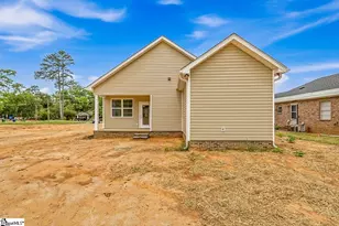 215 W Durst Ave, Greenwood, SC 29646 - Photo 12
