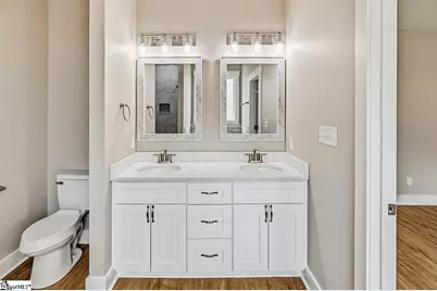 215 W Durst Avenue, Greenwood, SC 29646 - Photo 8