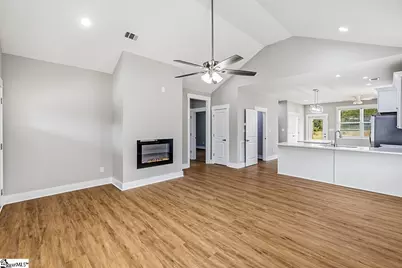 215 W Durst Avenue, Greenwood, SC 29646 - Photo 2