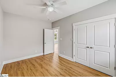 215 W Durst Avenue, Greenwood, SC 29646 - Photo 10