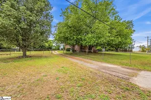 1392 Durbin Rd, Fountain Inn, SC 29644 - Photo 4