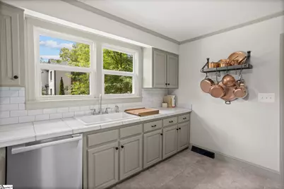 20 W Mountainview Avenue, Greenville, SC 29609 - Photo 14