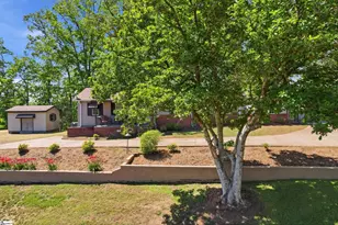 556 Club Dr, Greenville, SC 29611 - Photo 2