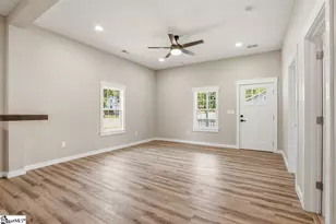 402 Elm St, Gaffney, SC 29340 - Photo 8