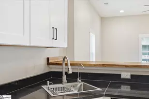 402 Elm St, Gaffney, SC 29340 - Photo 12