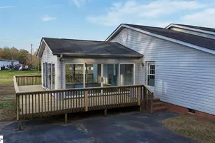 221 Lakeview Dr, Liberty, SC 29657 - Photo 2