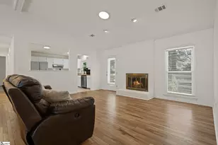 401 Belcross Dr, Simpsonville, SC 29681 - Photo 8