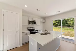 163 Cloverfield Ln, Spartanburg, SC 29303 - Photo 6