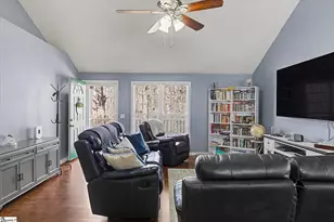 614 Saluda Dr, Piedmont, SC 29673 - Photo 4