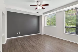 100 E Washington St, Greenville, SC 29601 - Photo 18