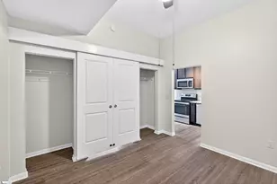 100 E Washington St, Greenville, SC 29601 - Photo 14