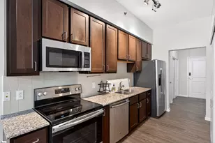 100 E Washington St, Greenville, SC 29601 - Photo 10