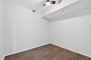 100 E Washington St, Greenville, SC 29601 - Photo 20