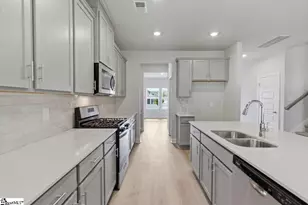 8 Swan Grv Trl, Fountain Inn, SC 29645 - Photo 10
