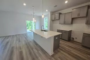 339 E Pyrenees Dr, Wellford, SC 29385 - Photo 6