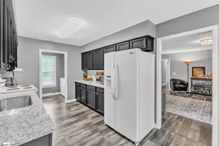 210 Chickamauga Ln, Simpsonville, SC 29681 - Photo 4