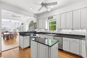 303 McDaniel Ave, Greenville, SC 29601 - Photo 16