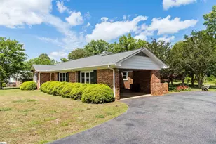 368 Fairlane Dr, Spartanburg, SC 29307 - Photo 2