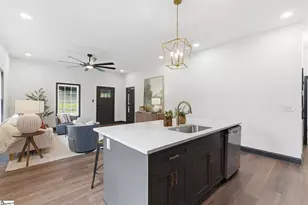 1 E 5th St, Greenville, SC 29611 - Photo 18