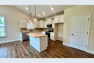382 W Darby Road, Greenville, SC 29609 - Photo 6