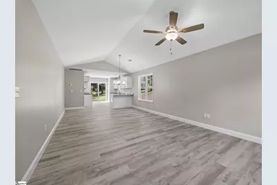 1075 E Prince Road, Landrum, SC 29356 - Photo 6